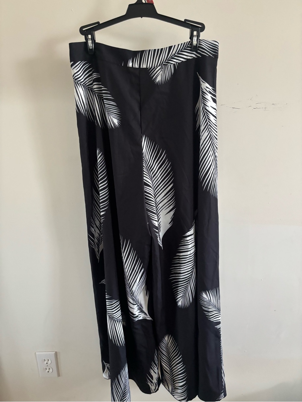 SHEIN Black Maxi Skirt with White Palm Feather Print